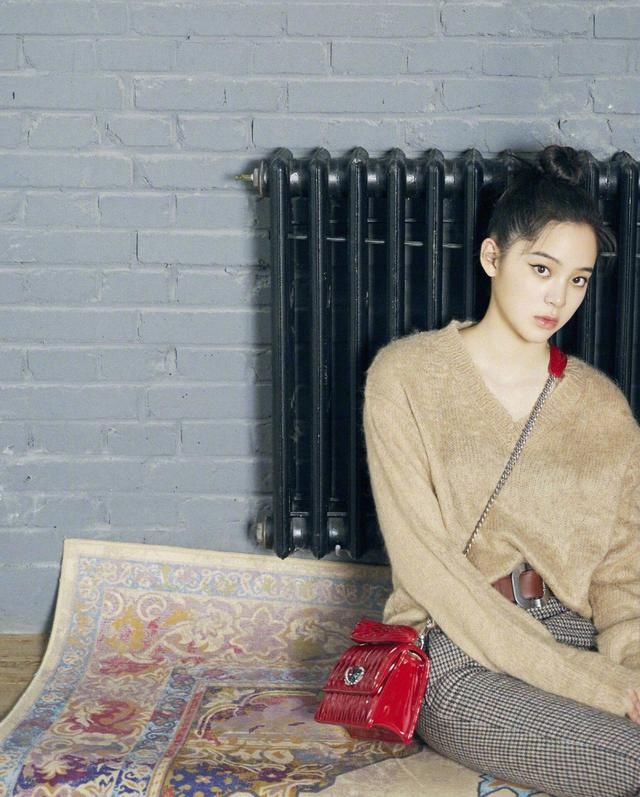 欧阳娜娜小小年纪就如此会穿，长大还了得，我看好你！