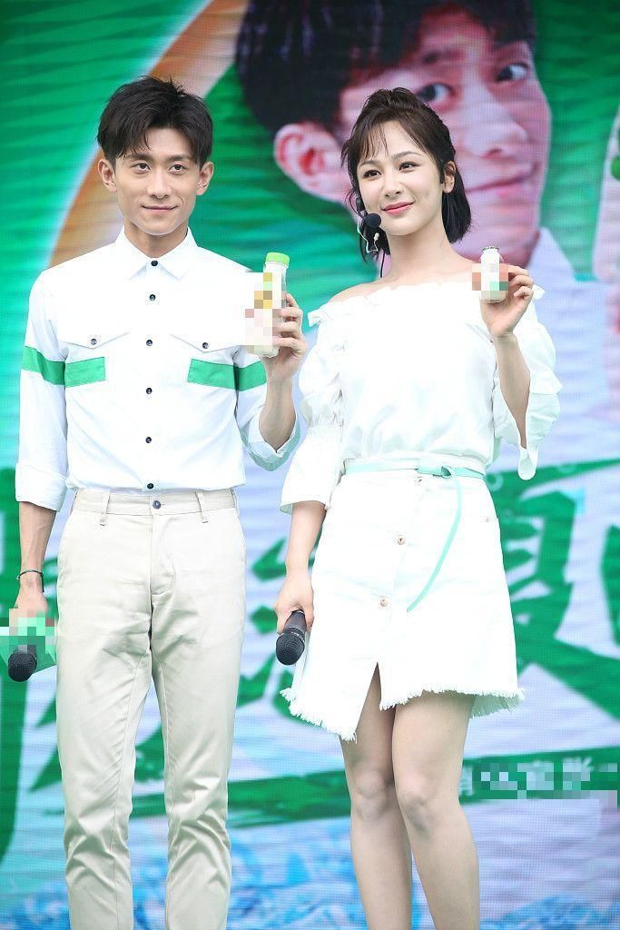 杨紫是假瘦!穿裤子空荡荡的，一穿上短裙，立马暴露缺点!