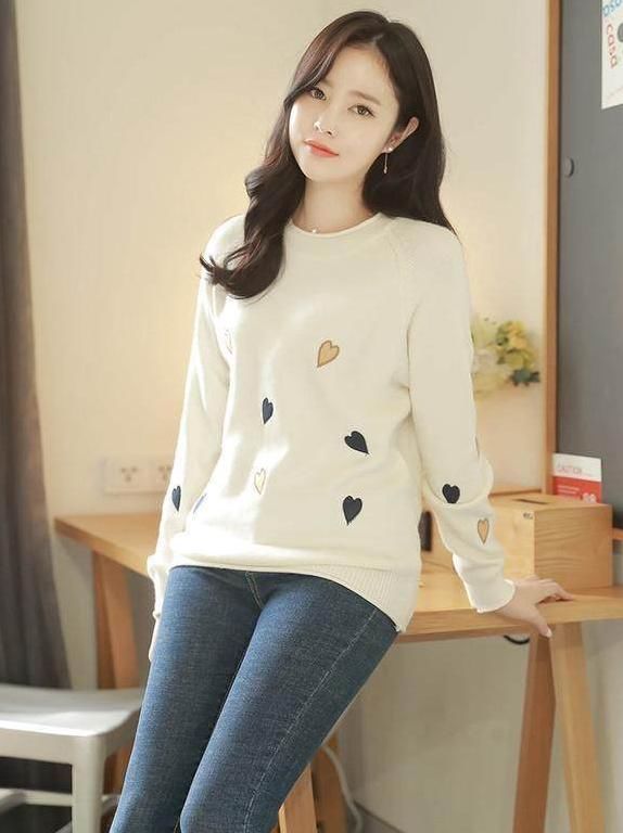 牛仔裤的时尚搭配使得身材更显高挑，尽显属于自己的霸道气场