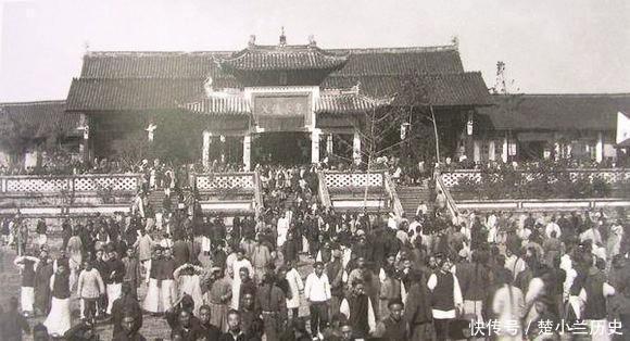 100年前成都蜀王府老照片, 每一张都让人心痛, 图8是高大的城墙