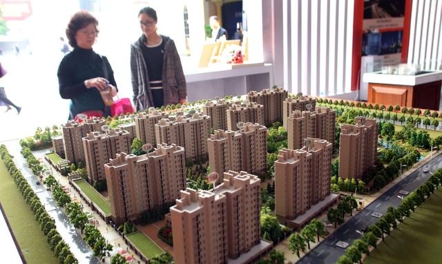 农村违建要拆除，城里楼房买不起，农民提出两个问题专家哑口无言