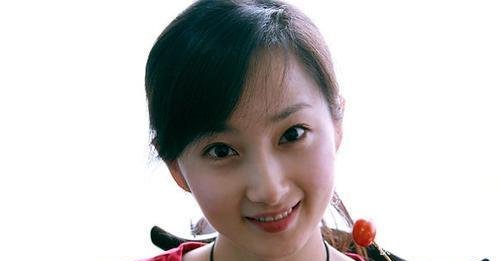  三姐妹中：“蓝狐”三姐妹，3人境遇截然不同，1人隐退1人坚持1人已不在