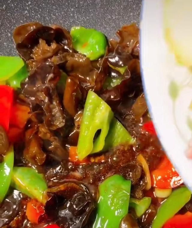  [咸香]茄子这样做，咸香可口，一顿一锅米饭不够吃