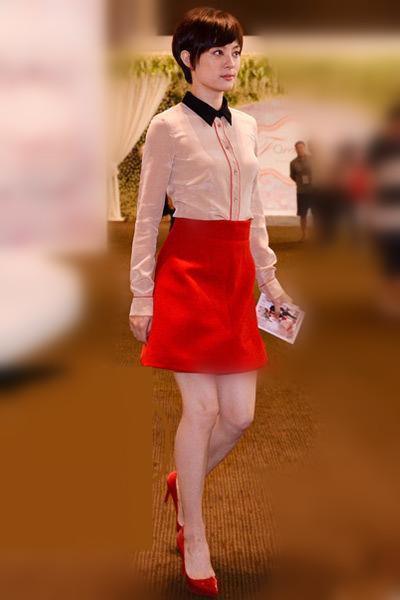 孙俪和蒋勤勤同是短发女神, 两人同框往那一站, 气质差距一目了然