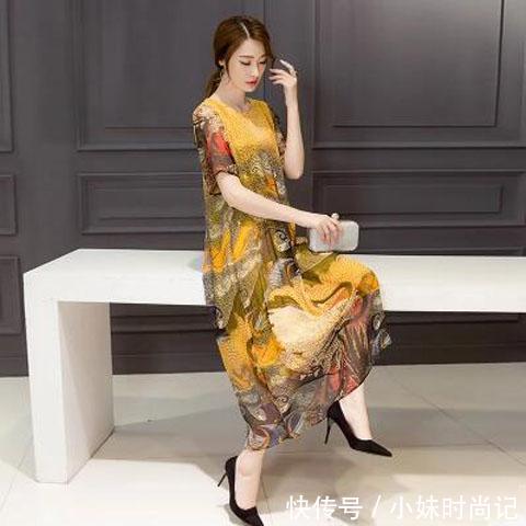 #女人#四五十岁女人,少穿裤子,穿连衣裙才更有女人味,显年轻