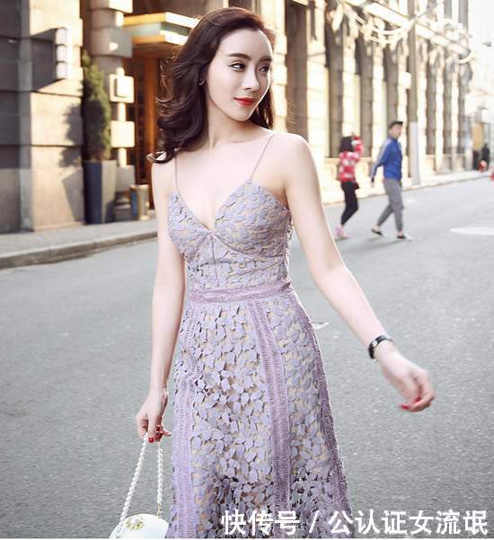 赵丽颖性感吊带裙惊艳外媒 美女路人吊带裙似仙女