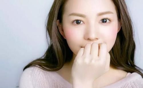 【皮肤】护肤时,到底要不要“啪啪”的拍脸?答案或许和想的不一样