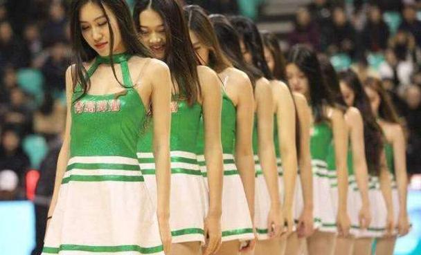 CBA的啦啦队美女，漂亮的长相和性感的身材让人非常的羡慕