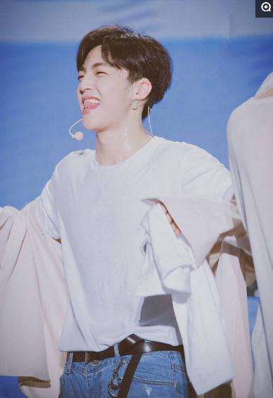 偷拍易烊千玺被发现、陈立农土味情话, 北京腔