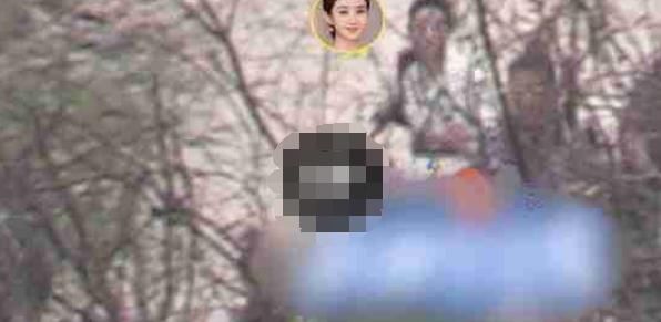  『剧照』赵丽颖颜值重回巅峰，剧照美到爆，颖宝对剧组人员上演迷人一笑