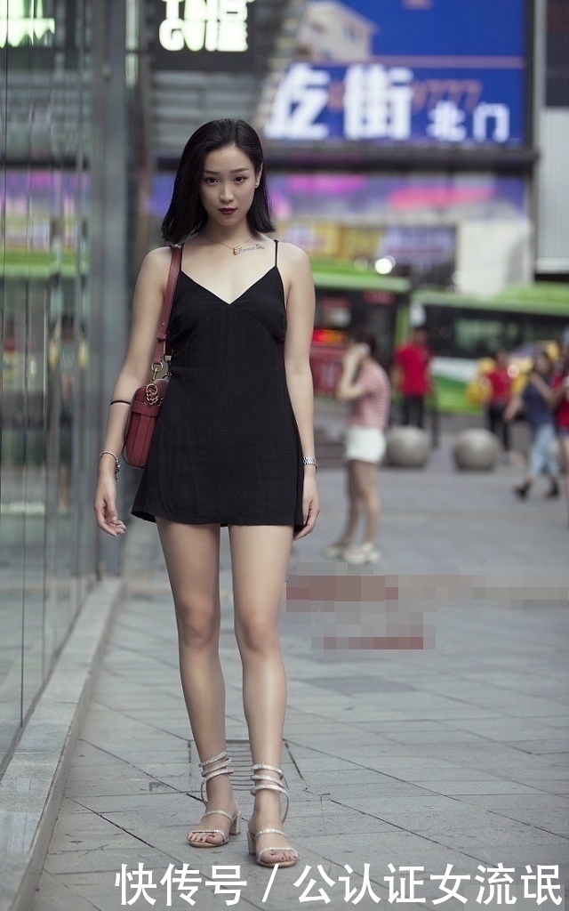 赵丽颖性感吊带裙惊艳外媒  美女路人吊带裙似仙女