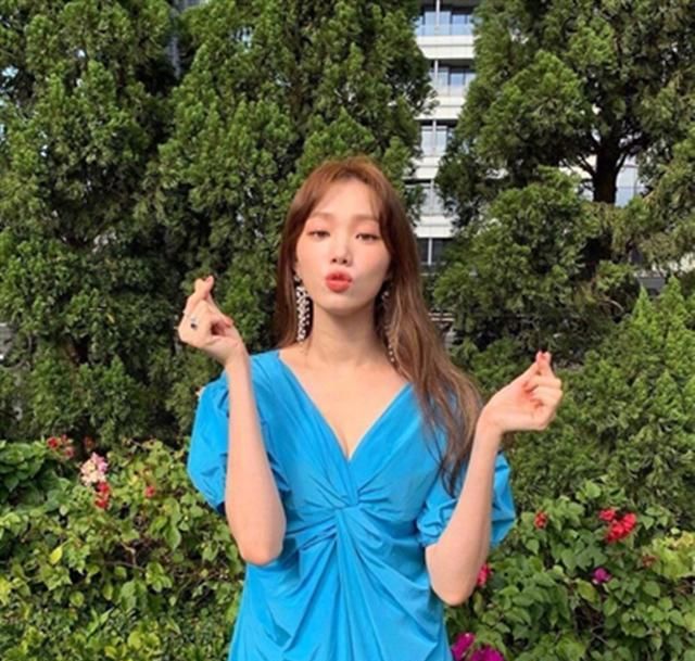 『被评』被评天使之脸孔火辣身材李圣经30了,私搭也是比“美瞳”还受欢迎