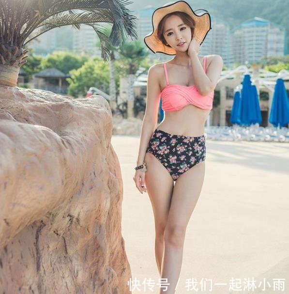 清新淡雅的泳衣美女，秀出时尚性感的身材，迷人又好看！