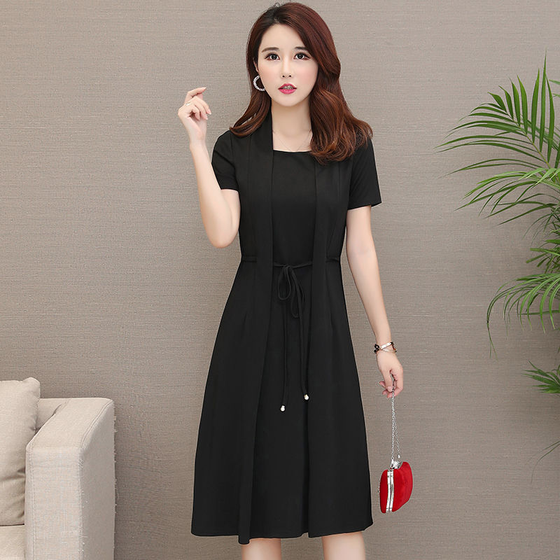 妈妈穿这样的连衣裙出街，时尚优雅，端庄显气质，看着年轻10岁