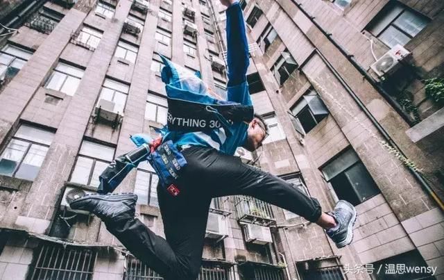 这是外卖小哥的制服？！设计得太潮了吧！