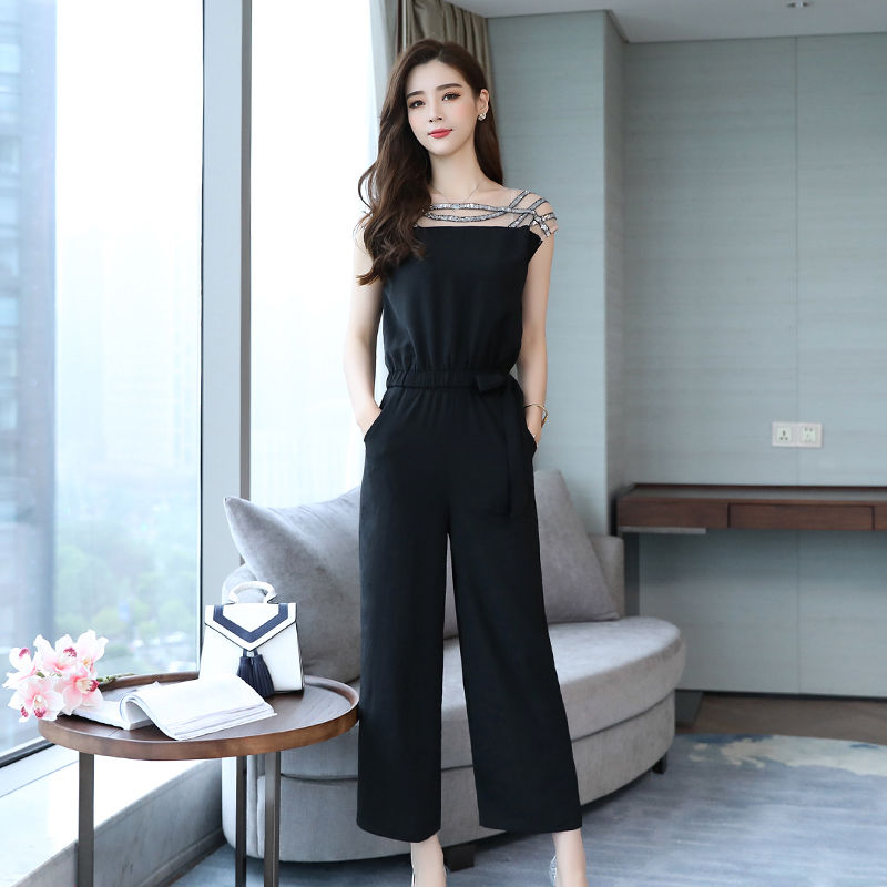 飘逸的阔腿裤+高跟凉鞋，强势御姐范必备，让你备受瞩目