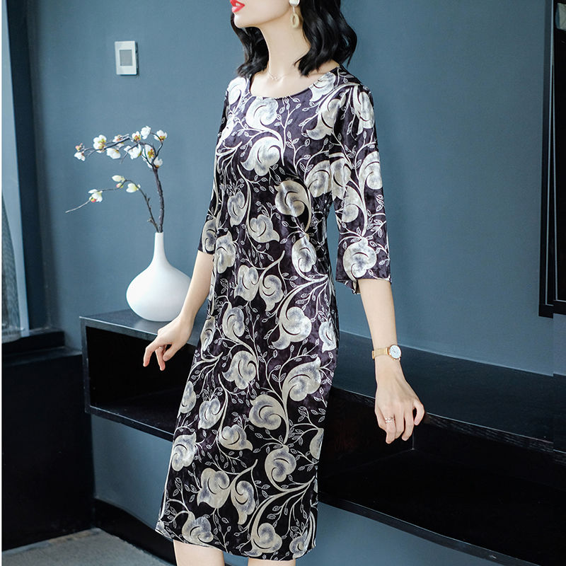 小姨真不差钱，但立秋也不穿真丝!满衣柜都是这种秋裙，美到飞起