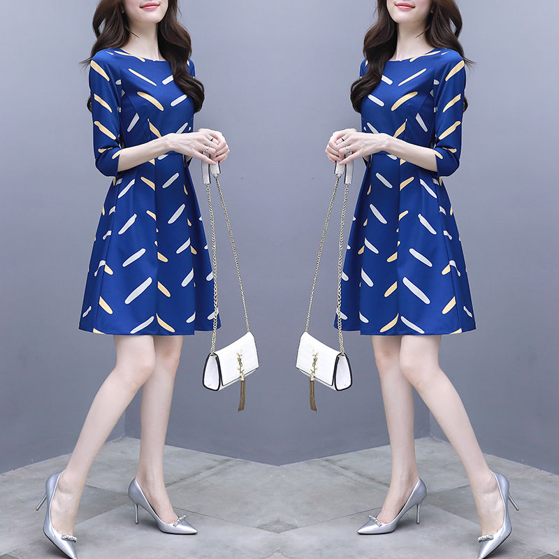 款式“顶级”洋气的女裙，价钱不贵巨有范，女人穿着美翻一条街