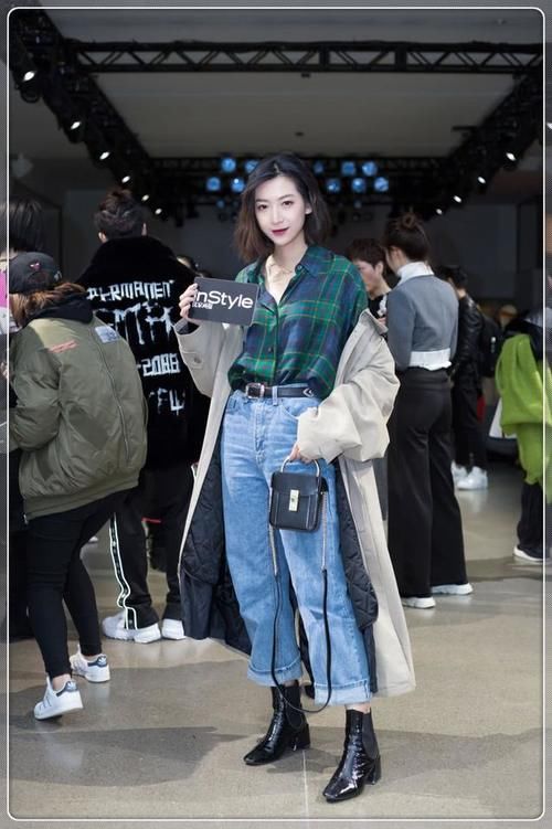 温雅还真是胆大,西装内只穿了件薄纱,网友:跟没穿有什么区别?