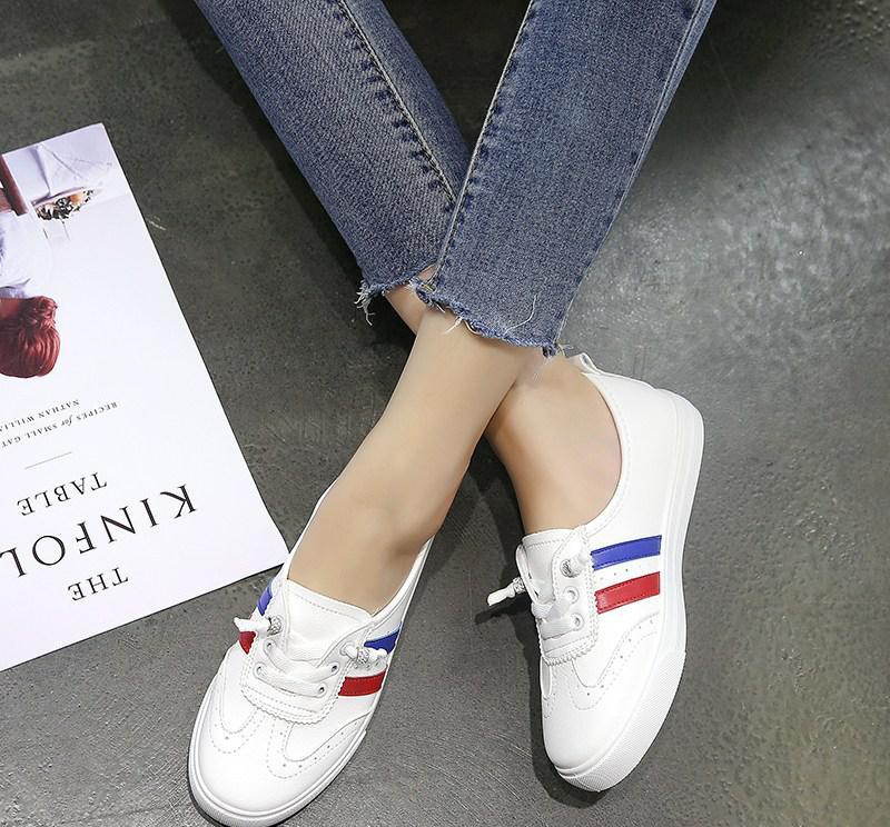 越来越多女人不穿高跟鞋了，如今大家流行这样穿，连闺蜜都羡慕我