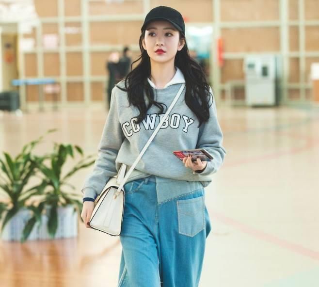 路人镜头下的王鸥：图3展现完美至极五官，最后一张脖子好长！