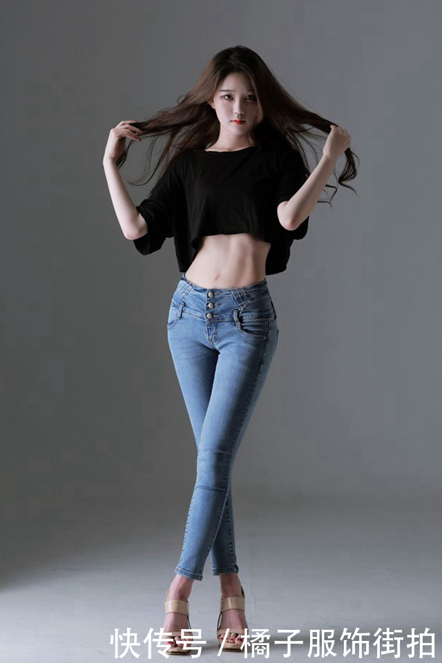 小妹妹穿上紧身牛仔裤，网友“再也挪不动眼睛了”！