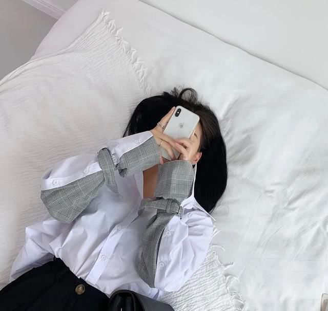  春夏：2020年的春夏，衬衫这样搭配，才足够的时髦有气质！