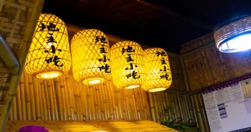 四川大邑县安仁镇，刘文彩老家成景点，满街“地主”让人留恋