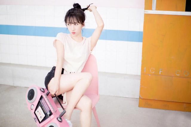 阔太李念《男人装》性感照，似露非露诱惑满分，网友：真有料！