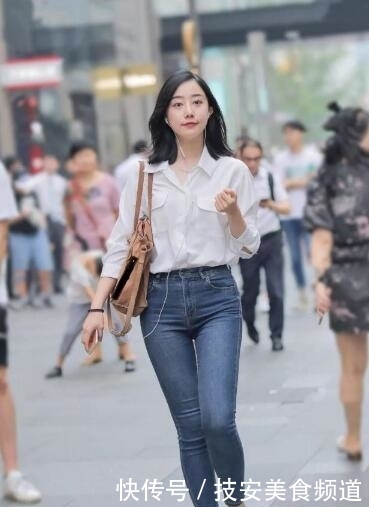  『时髦』时尚街拍美女，图4穿的很时髦，但高跟不能怕冷