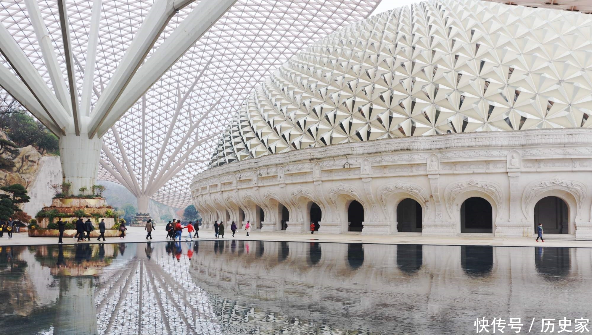 南京这景区花40亿建成,收藏的珍宝世界唯一,堪称最豪华佛教场所