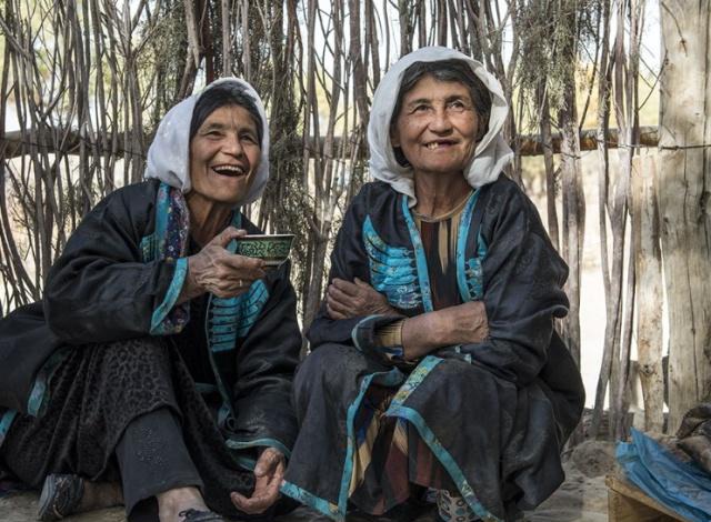 居住在沙漠中的神秘民族,政府多次建议搬迁出去,当地人却拒绝
