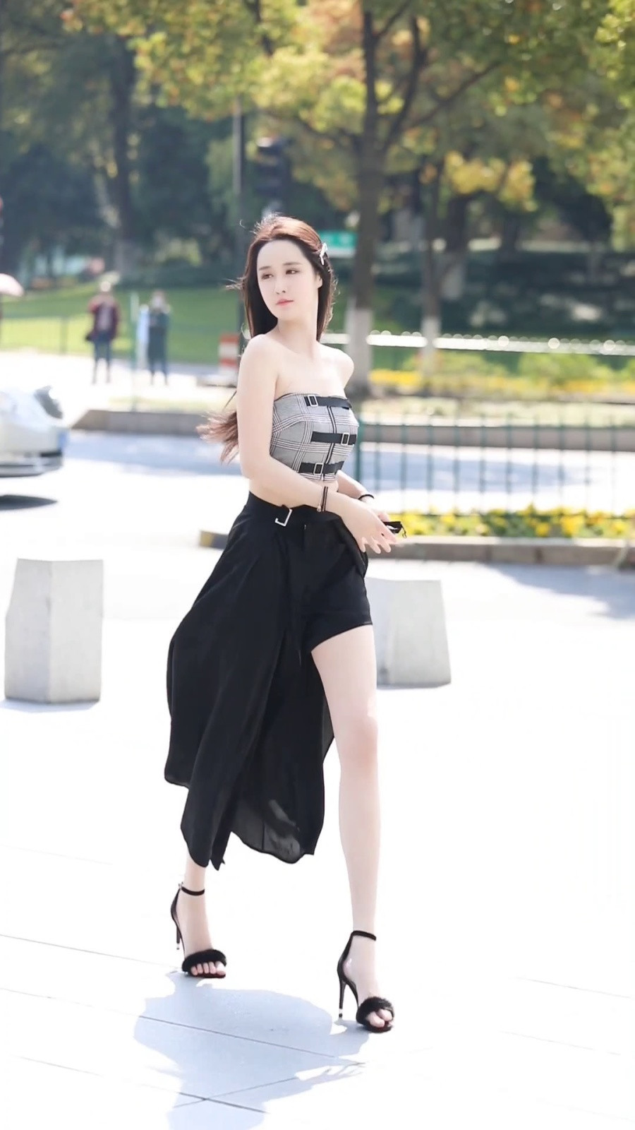 【身材】抹胸搭配长裙, 清新又迷人