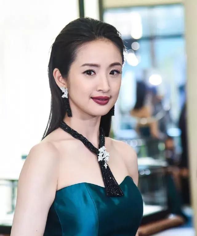 涂错口红色号有多惨?童颜林依晨看起来也像阿姨