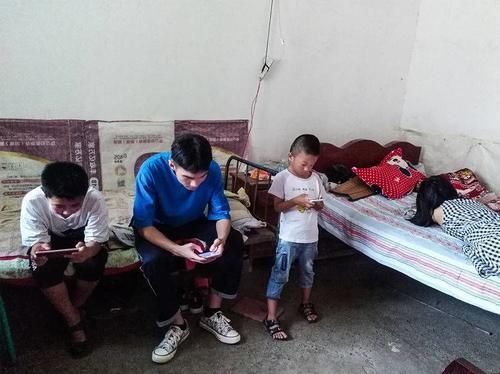 农村奶奶年年种西瓜，吃不完赌气不卖，孙子做法成普遍问题