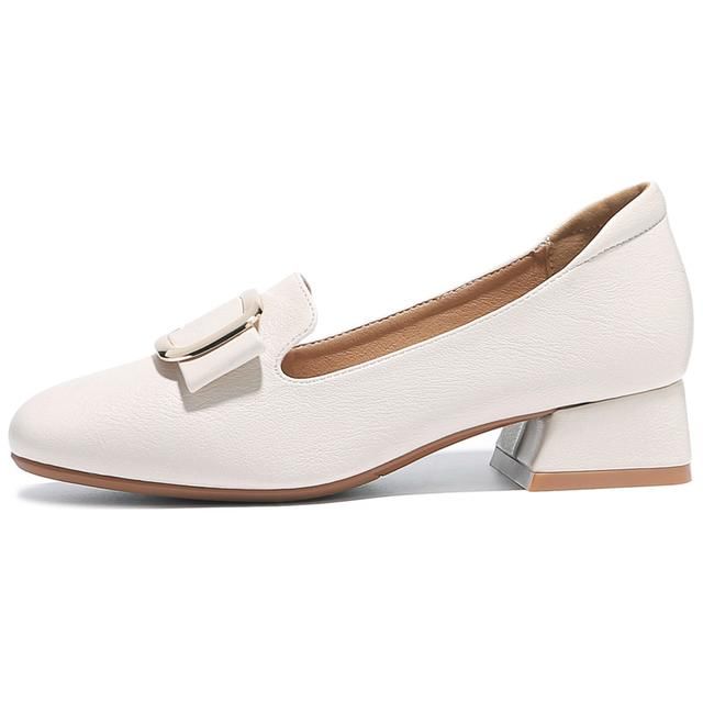 职业高跟鞋+小西装，展现职业女强人一枚，恨天高再好也不值一提