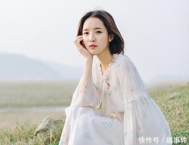『颜色亮丽的衣服』记住这几点,女人过了40+别碰4件衣服,装嫩又俗气