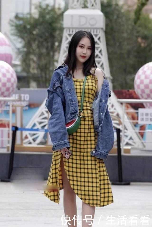 『瑜伽』街拍:白色瑜伽裤非显身材,风姿优雅性感漂亮,更显迷人魅力