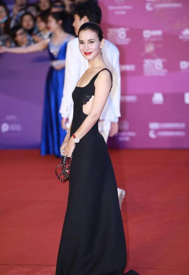 舒淇应该感谢雷佳音, “雷式走红毯”刷屏, 舒淇穿的有多糟糕无人