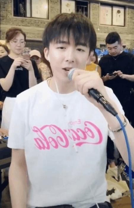 抖音网红刘宇宁被爆离婚频频被黑，刘宇宁幽默回应粉丝，真相还原