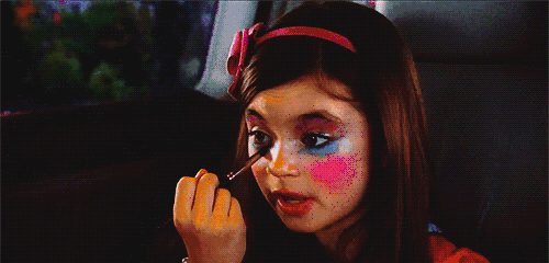 恋爱两年，男友没见过她素颜!32岁女白领上班迟到也要化妆，可这