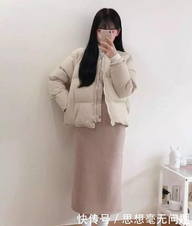  [紧身裤]建议小个子女生：别总穿棉服＋紧身裤，2020流行这样穿很显高