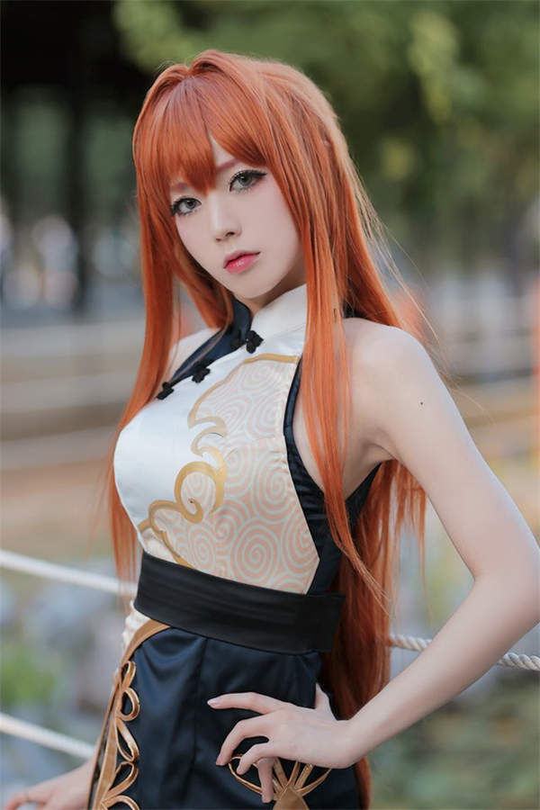 大胸御姐Cos《永远的7日之都》雯梓 旗袍在惨烈哀嚎!