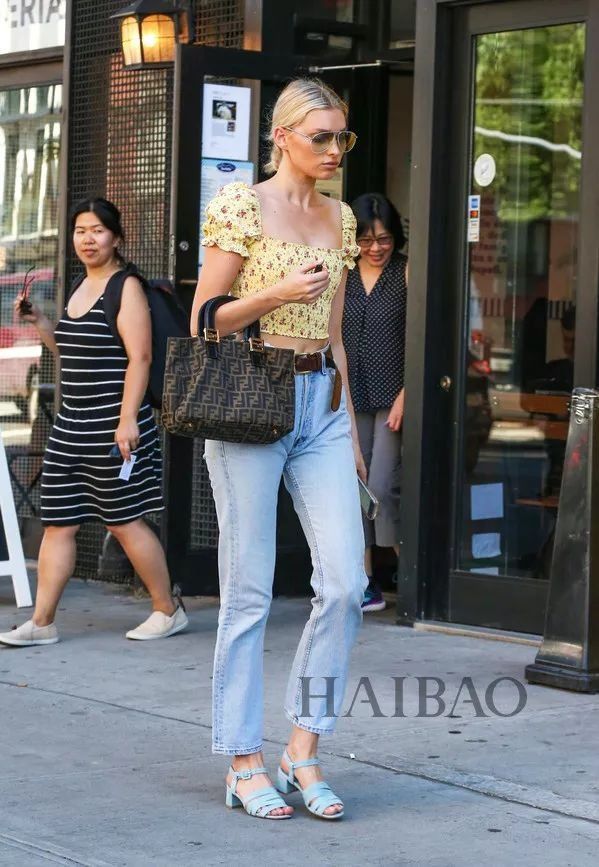 厉害| 今年最最最流行的小方领,时髦的同时居然还能显脸小!