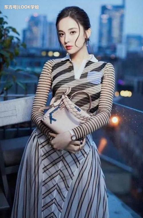 36岁张韶涵撞衫26岁古力娜扎,网友:瘦并不一定好看