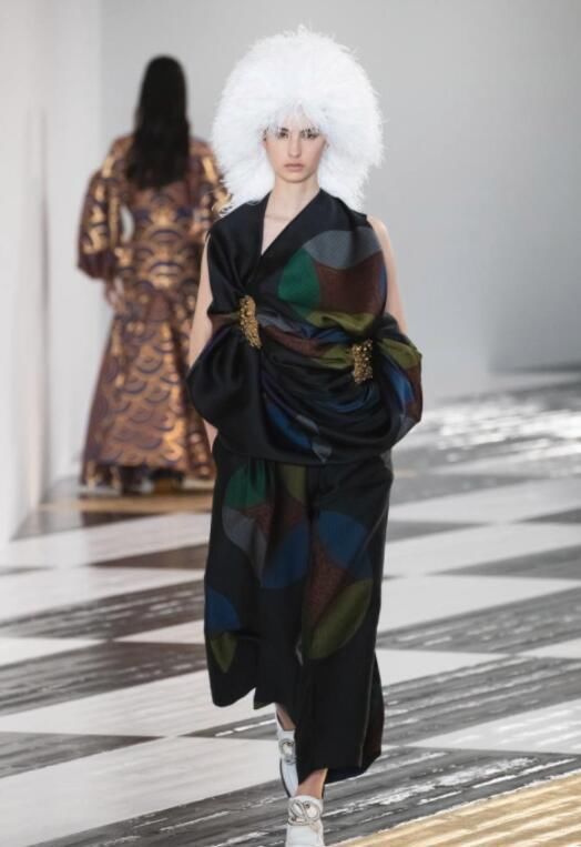  #女装#LOEWE罗意威2020秋冬女装，一场关于游乐的时尚秀