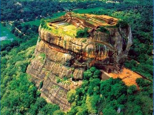 世界第八大奇迹：建在200米岩石上的空中宫殿，堪称“神作”