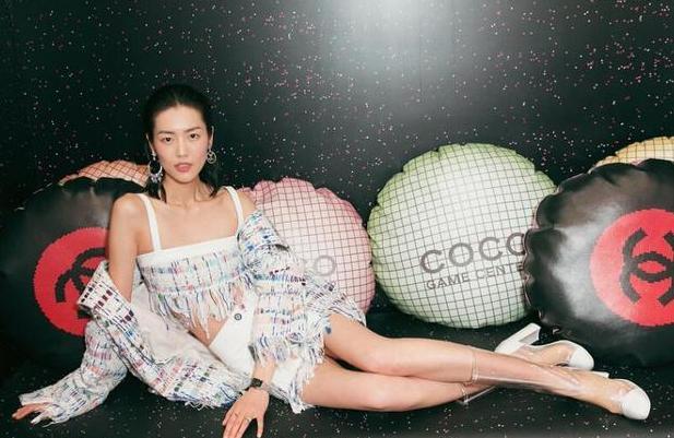 “塑料”真火了，杨幂把3万穿身上，关晓彤的袋子全球只卖一千个