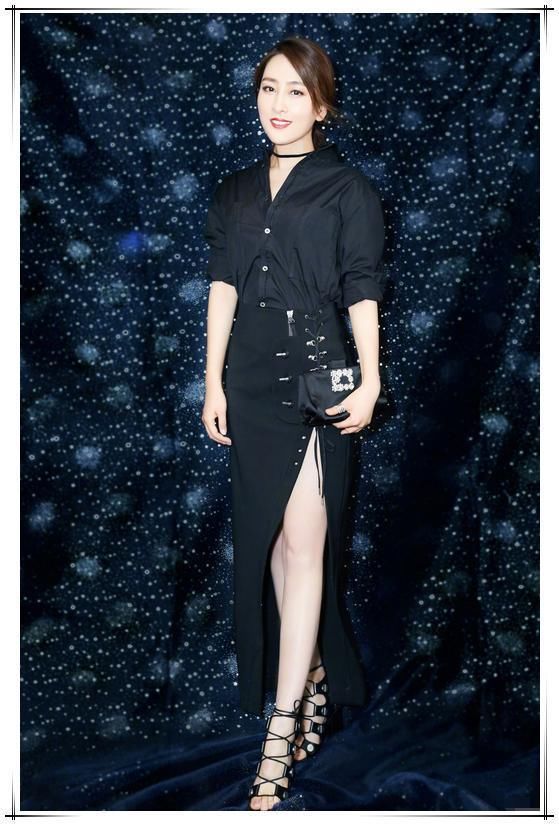 马苏够猛！短裤再往上提0.5cm就露了，网友：做完头发就是不一样