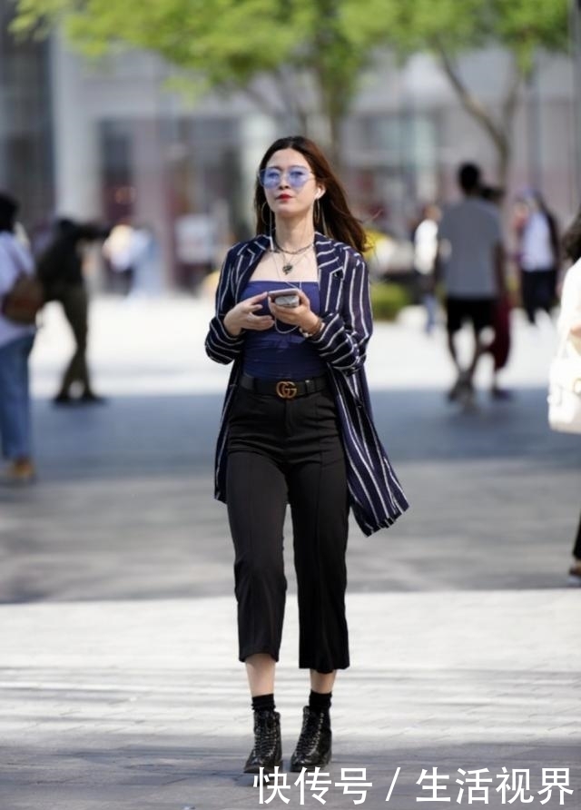 【美女】清新时尚给人清爽利落的感觉,行走间显满满的时尚活力气息